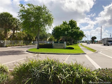 2525 NW 31st Ct, Oakland Park, FL 33309 - photo 5