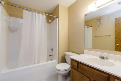 3507 E Ave NW unit E, Cedar Rapids, IA 52405 - photo 6