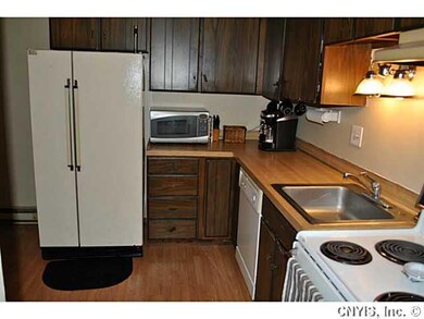 Kitchen Kitchen comes with all appliances - has ea