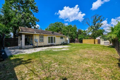 7021 Finn St, Houston, TX 77022 - photo 4