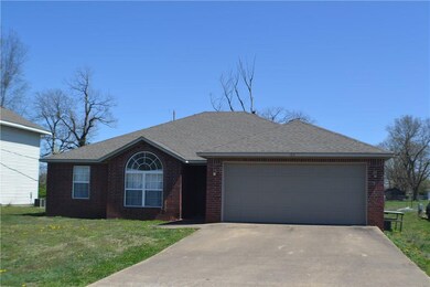 128 Orchard Dr, Gentry, AR 72734 - photo 2