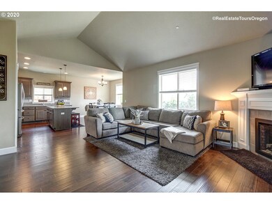 722 E Lincoln St, Carlton, OR 97111 - photo 3