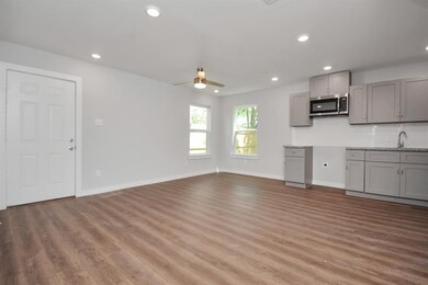 1015 North Ln unit B, Houston, TX 77088 - photo 3