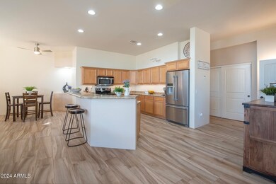 Kitchen w/island