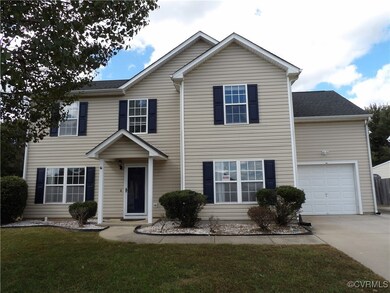 View of front facade featuring a front yard