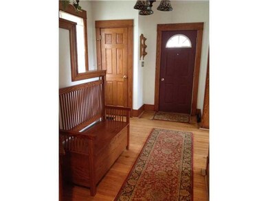 Entry/Foyer.