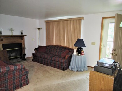 112 Moss Ct, Dingmans Ferry, PA 18328 - photo 4