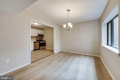 1666 Parkcrest Cir unit 300, Reston, VA 20190 - photo 5