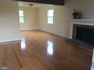 9309 Beowulf Cir, Rosedale, MD 21237 - photo 5