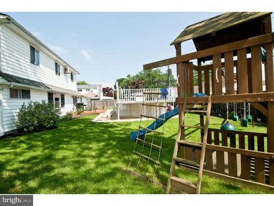 61 Spinythorn Rd, Levittown, PA 19056 - photo 5