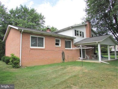 214 Edgewater Dr, Chambersburg, PA 17202 - photo 4