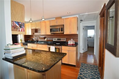 27 Vaughan Ave unit 2, Newport, RI 02840 - photo 5