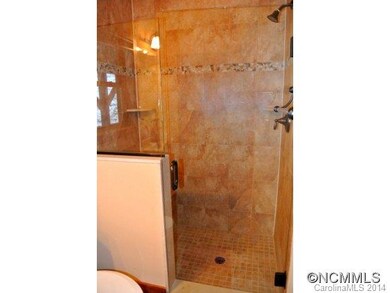 405 Winterberry Rd, Burnsville, NC 28714 - photo 4