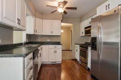 4560 Tall Oaks Ln, Rolling Meadows, IL 60008 - photo 3