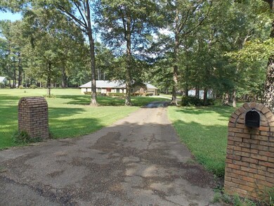 1008 Michael Dr, McComb, MS 39648 - photo 2
