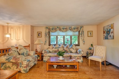 6 Fairfax St, Burlington, MA 01803 - photo 3