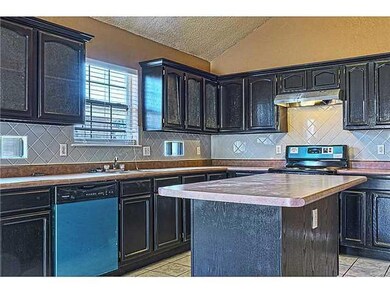 13913 Jeweled Desert Dr, Horizon City, TX 79928 - photo 6