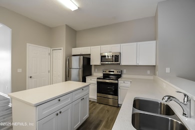 005-photo-kitchen-10369401