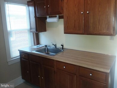 1426 Lacrosse Ave unit 2, Reading, PA 19607 - photo 3