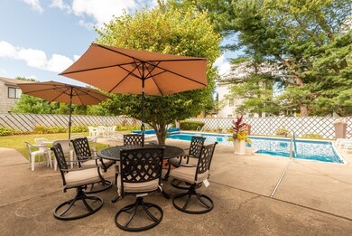 8 Pevwell Dr, Saugus, MA 01906 - photo 7