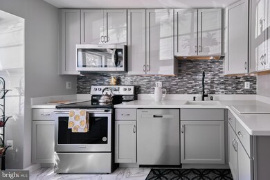 6049 Selwood Place, Springfield, VA 22152 - photo 6