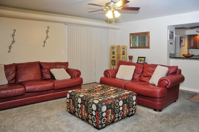 Family Room23 (1)