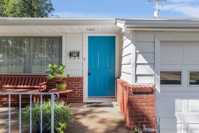 511 S Wilson Ave, Cushing, OK 74023 - photo 2