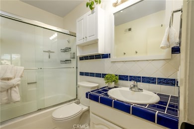 25003 Peachland Ave unit 211, Newhall, CA 91321 - photo 5