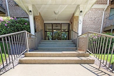 750 Quaker Ln unit B204, East Greenwich, RI 02818 - photo 4