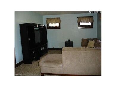 If you  like to entertain, there is plenty of room