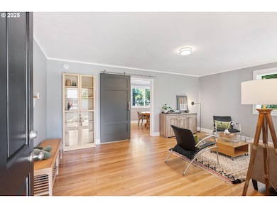 Living Room/Entrance