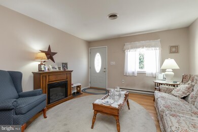 1492 Thies Dr, Pasadena, MD 21122 - photo 5