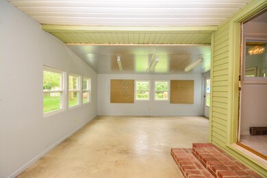 3-Season into Kitchen