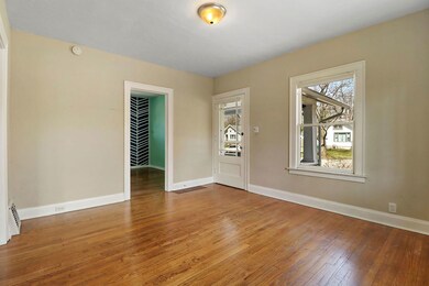 915 W Pacific Ave, Waukegan, IL 60085 - photo 3