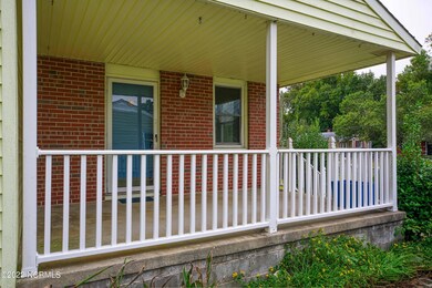 810 Barn St, Jacksonville, NC 28540 - photo 3