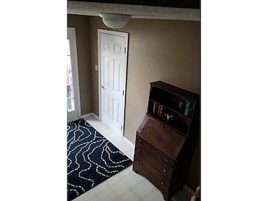 Entry/Foyer.