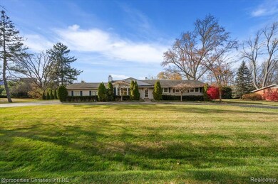 6386 Thorncrest Dr, Bloomfield Hills, MI 48301 - photo 3