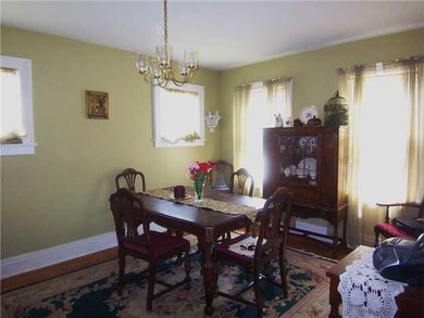 Dining Room GREAT FOR ENTERTAINING-FORMAL DINING R