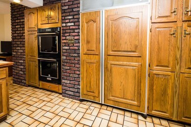 889ColonyWay-12