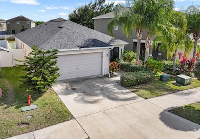 1313 Trailwater St, Ruskin, FL 33570 - photo 2