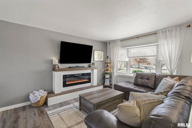 4705 N Sturdevant St, Davenport, IA 52806 - photo 5