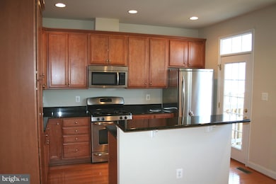 11826 Regents Park Dr, Germantown, MD 20876 - photo 6