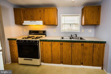 1 Thomas Ln, Edgemere, MD 21219 - photo 7