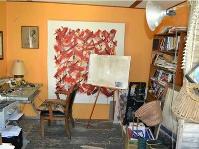 Studio/Study/Office.