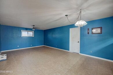 1672 E Bishop Dr-5