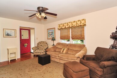 005_Living Room