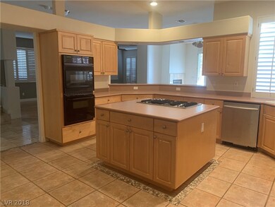 Kitchen w/island, Built in gas oven, gas cooktop