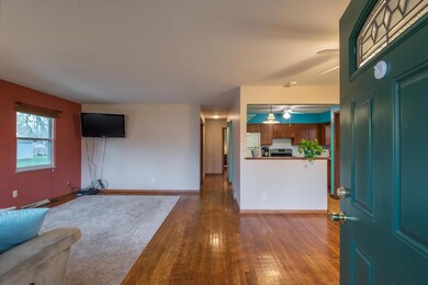 3762 Washburn St, Columbus, OH 43213 - photo 2