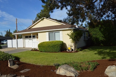 2524 SW 24th St, Redmond, OR 97756 - photo 3