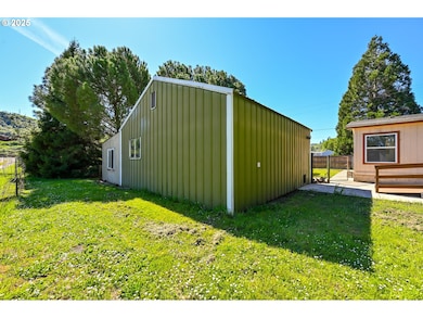 694 Tipton Rd, Roseburg, OR 97471 - photo 5